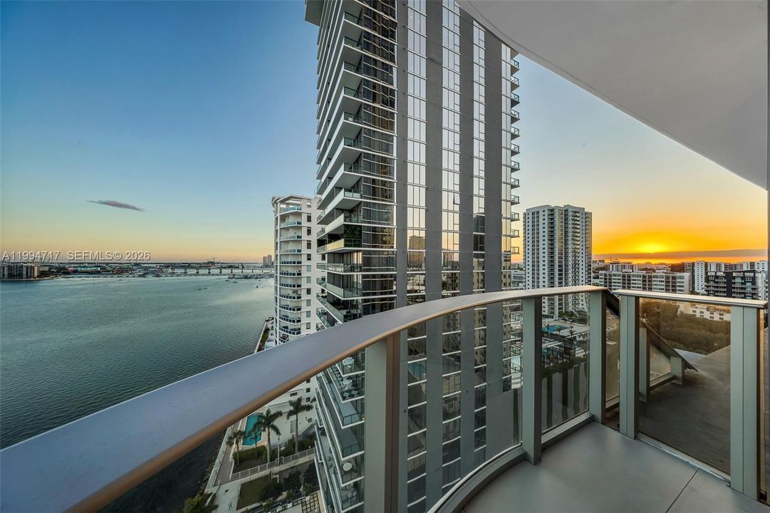 В аренду: $25,000 (4 спален, 5 ванн, 2584 Квадратных фут)