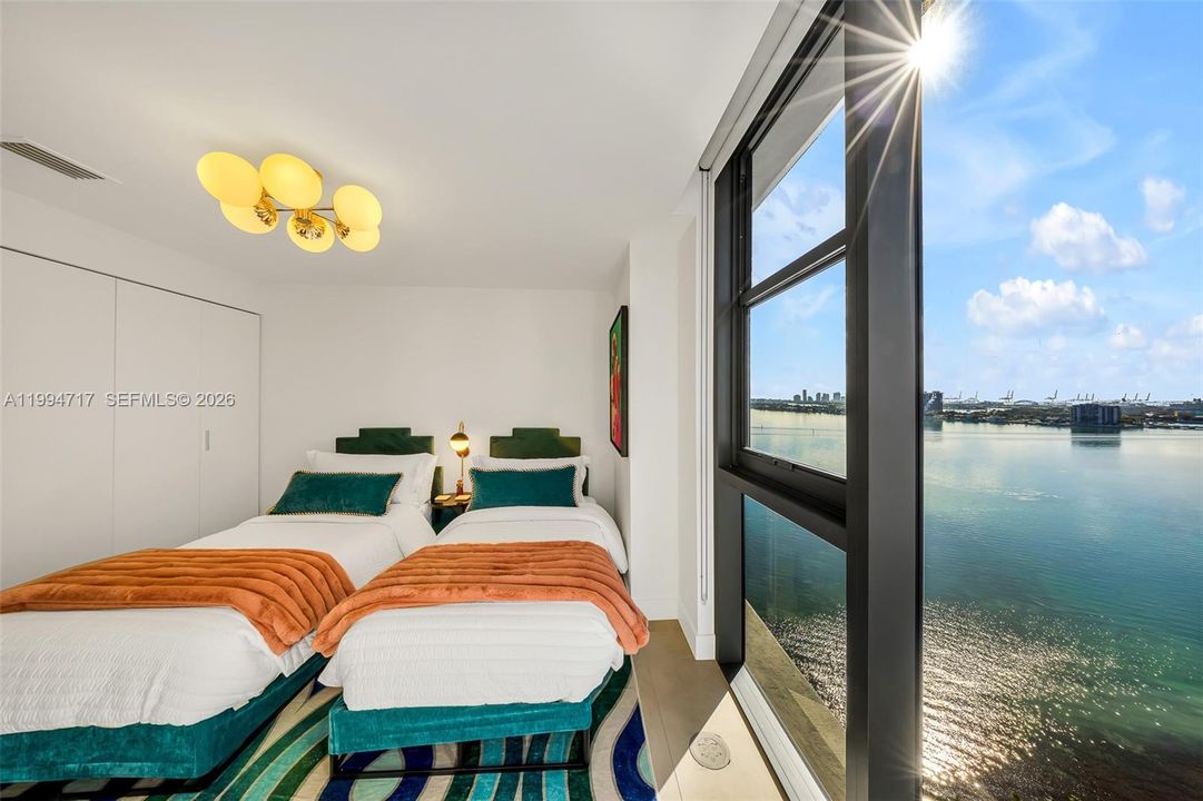 В аренду: $25,000 (4 спален, 5 ванн, 2584 Квадратных фут)