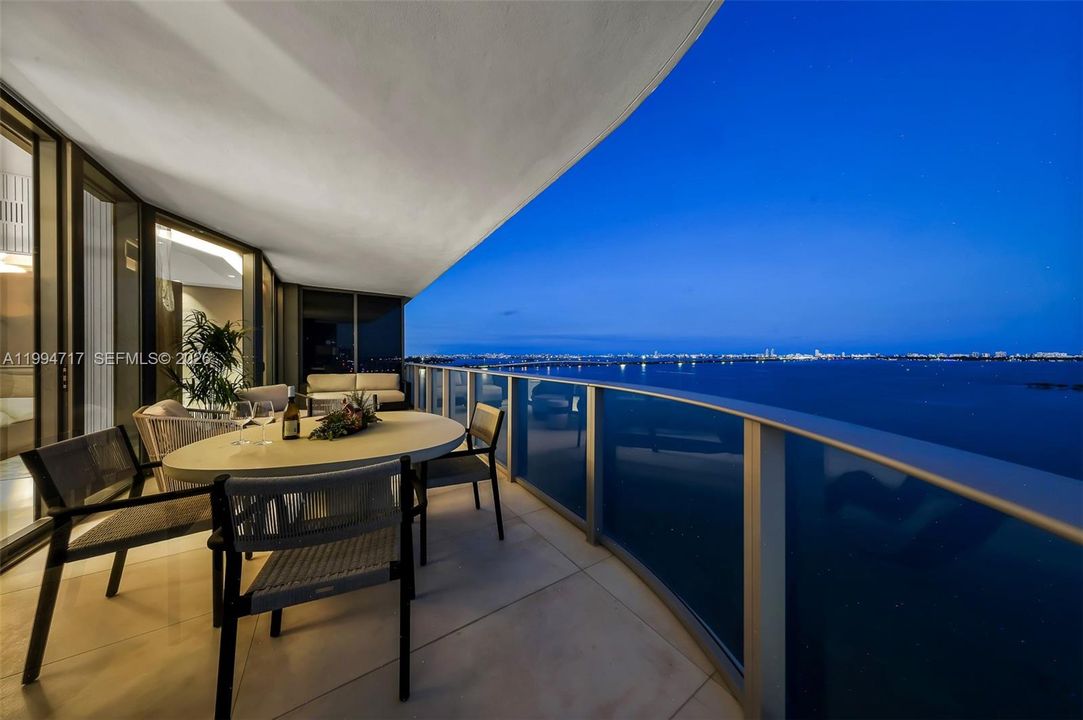 В аренду: $25,000 (4 спален, 5 ванн, 2584 Квадратных фут)