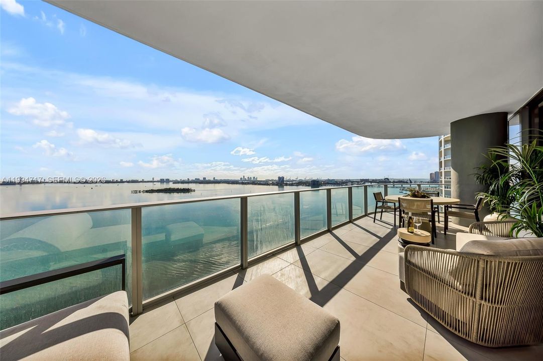 В аренду: $25,000 (4 спален, 5 ванн, 2584 Квадратных фут)