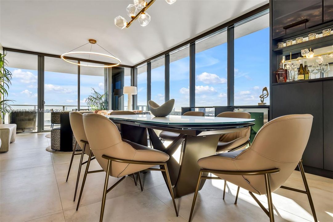 В аренду: $25,000 (4 спален, 5 ванн, 2584 Квадратных фут)