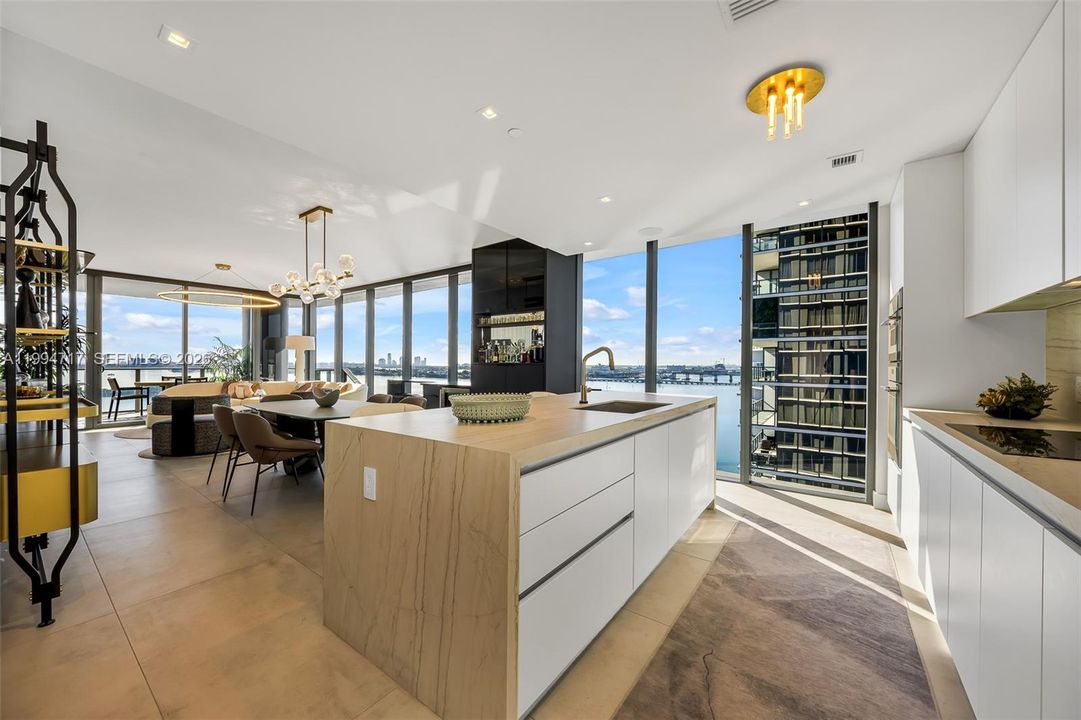 В аренду: $25,000 (4 спален, 5 ванн, 2584 Квадратных фут)