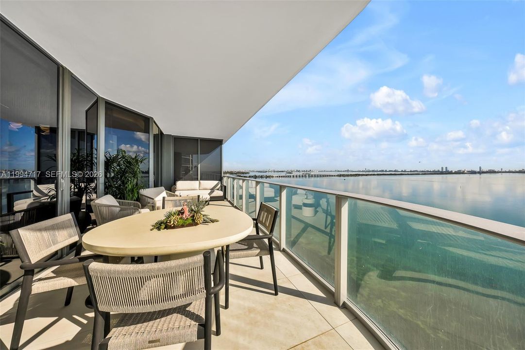 В аренду: $25,000 (4 спален, 5 ванн, 2584 Квадратных фут)