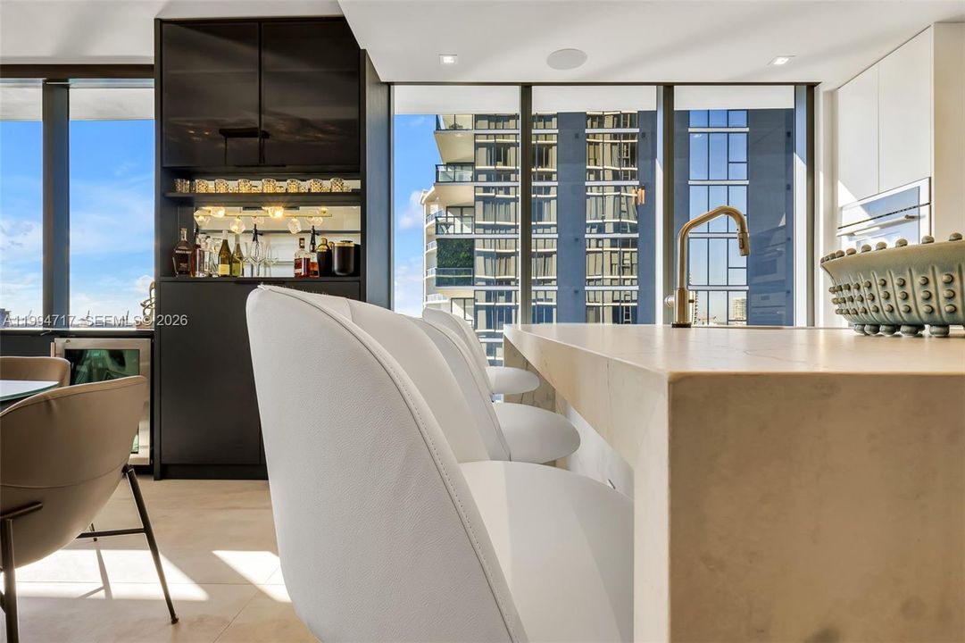 В аренду: $25,000 (4 спален, 5 ванн, 2584 Квадратных фут)