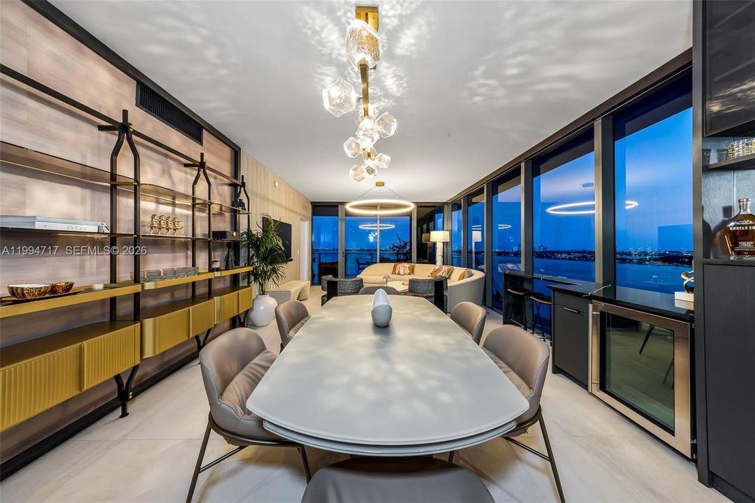 В аренду: $25,000 (4 спален, 5 ванн, 2584 Квадратных фут)