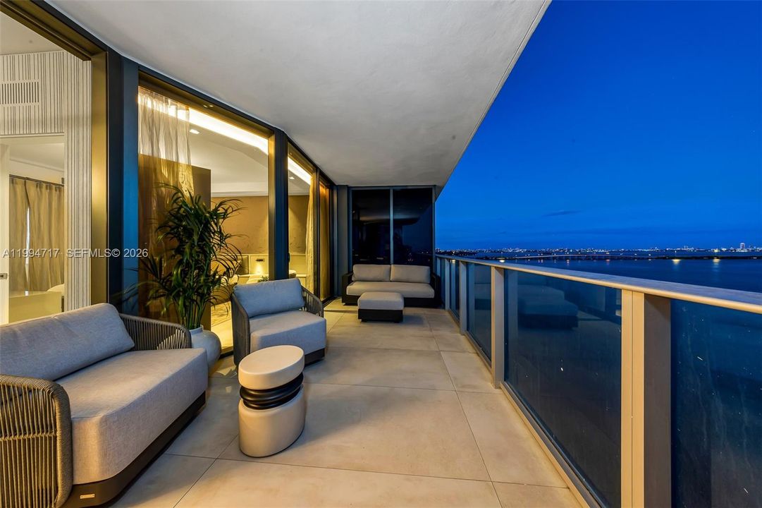 В аренду: $25,000 (4 спален, 5 ванн, 2584 Квадратных фут)