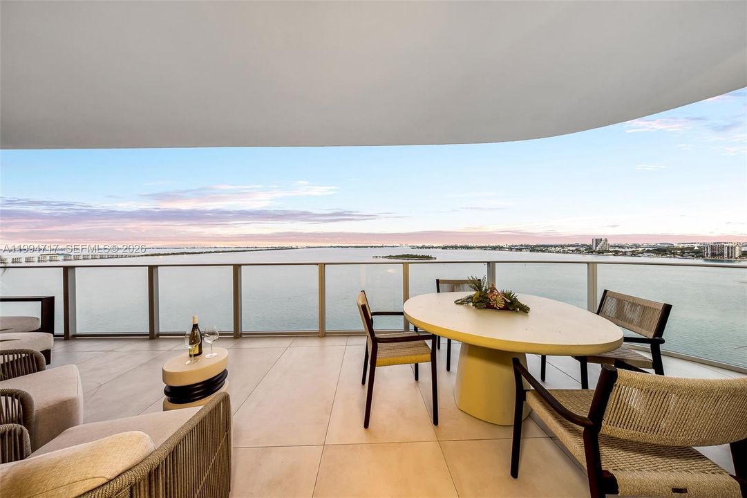 В аренду: $25,000 (4 спален, 5 ванн, 2584 Квадратных фут)