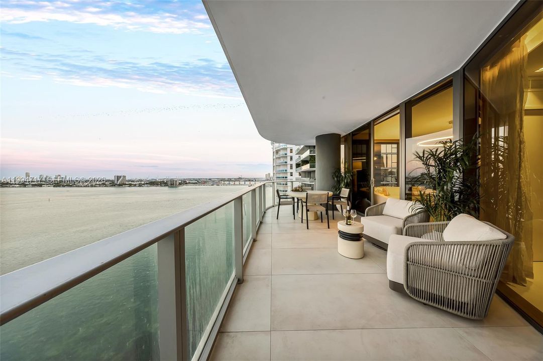 В аренду: $25,000 (4 спален, 5 ванн, 2584 Квадратных фут)