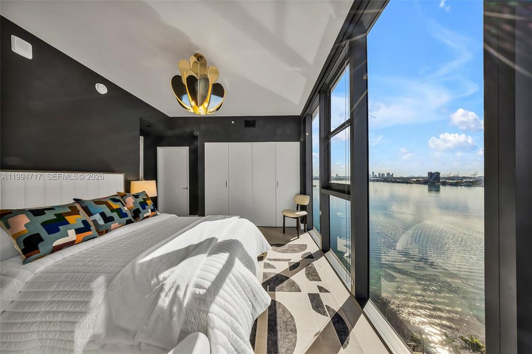 В аренду: $25,000 (4 спален, 5 ванн, 2584 Квадратных фут)