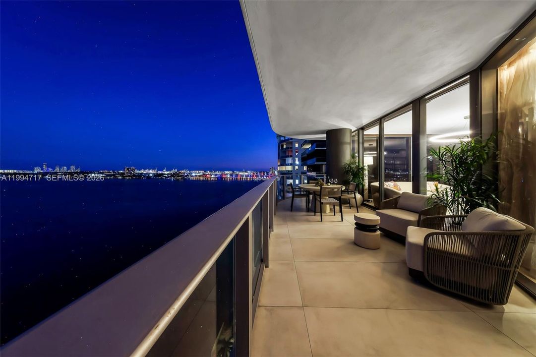 В аренду: $25,000 (4 спален, 5 ванн, 2584 Квадратных фут)