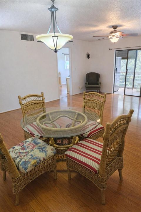 Bright and cozy dining space