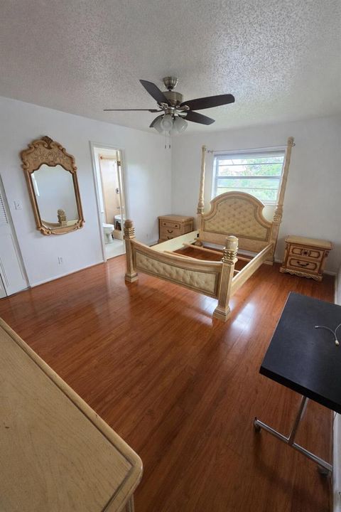Bright bedroom with ornate details (1)
