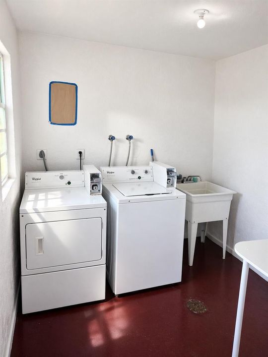 Bright and tidy laundry room