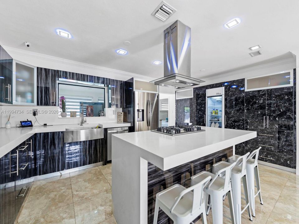 На продажу: $998,500 (6 спален, 3 ванн, 1845 Квадратных фут)