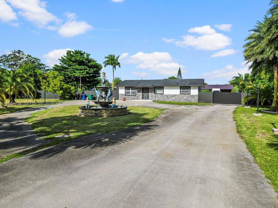 На продажу: $998,500 (6 спален, 3 ванн, 1845 Квадратных фут)
