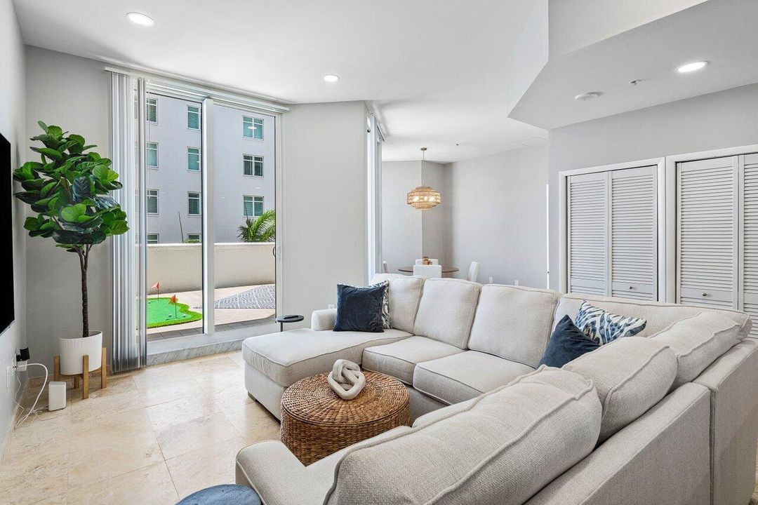 011-255EverniaStreet-306-WestPalmBeach-F