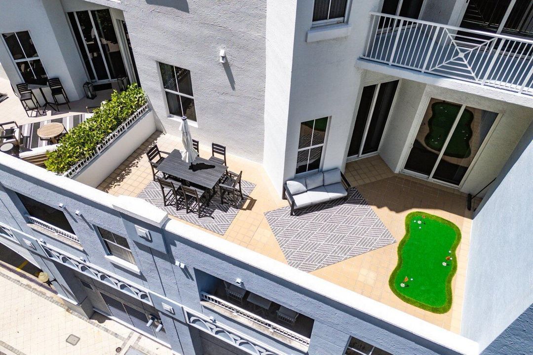 029-255EverniaStreet-306-WestPalmBeach-F