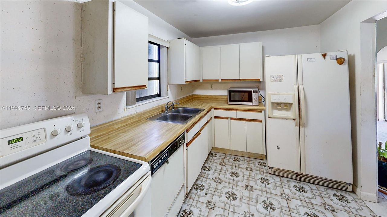 Под контрактом: $499,900 (3 спален, 2 ванн, 1825 Квадратных фут)