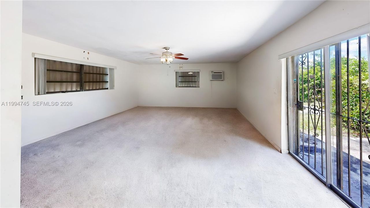 Под контрактом: $499,900 (3 спален, 2 ванн, 1825 Квадратных фут)