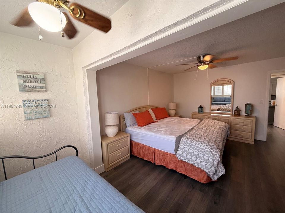 For Rent: $2,850 (2 beds, 1 baths, 989 Square Feet)