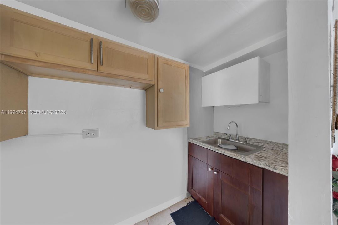 На продажу: $550,000 (0 спален, 0 ванн, 1926 Квадратных фут)