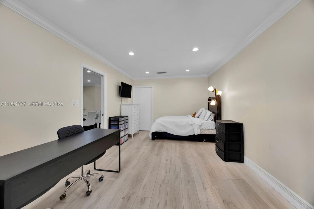 For Rent: $4,300 (3 beds, 2 baths, 1526 Square Feet)