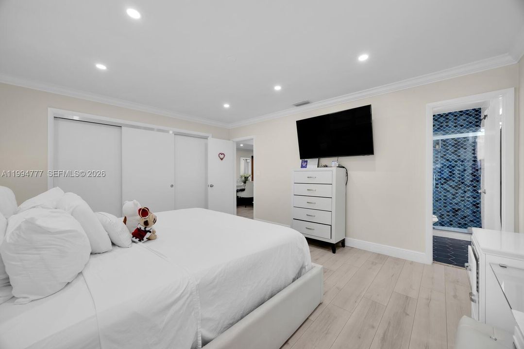 For Rent: $4,300 (3 beds, 2 baths, 1526 Square Feet)