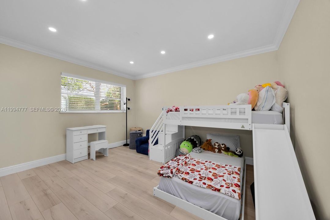 For Rent: $4,300 (3 beds, 2 baths, 1526 Square Feet)