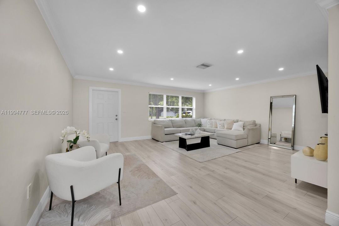 For Rent: $4,300 (3 beds, 2 baths, 1526 Square Feet)