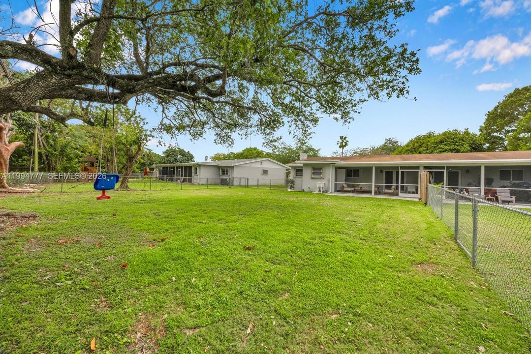 For Rent: $4,300 (3 beds, 2 baths, 1526 Square Feet)