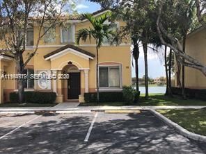 En Venta: $295,000 (4 camas, 3 baños, 1423 Pies cuadrados)