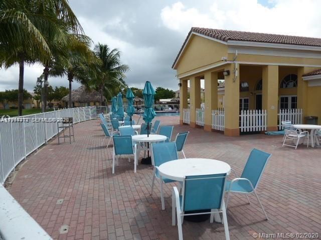 En Venta: $295,000 (4 camas, 3 baños, 1423 Pies cuadrados)