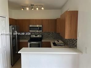 En Venta: $295,000 (4 camas, 3 baños, 1423 Pies cuadrados)