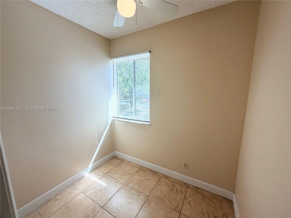 Active With Contract: $1,600 (1 beds, 1 baths, 680 Square Feet)
