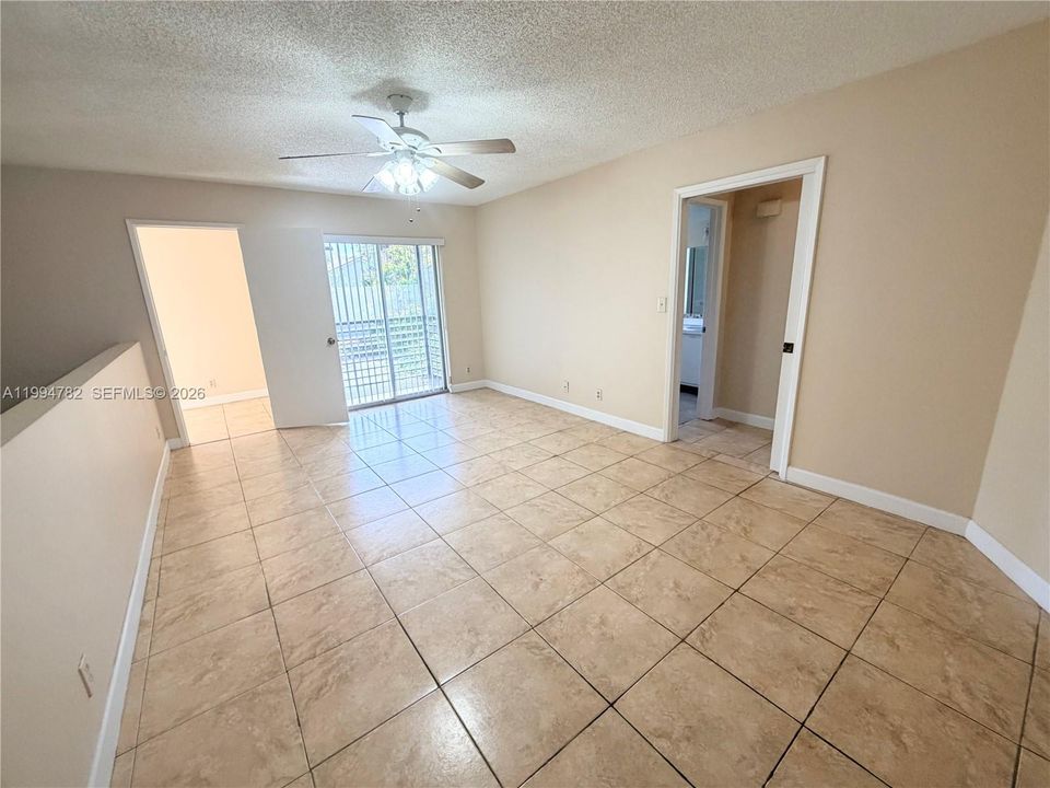 Active With Contract: $1,600 (1 beds, 1 baths, 680 Square Feet)