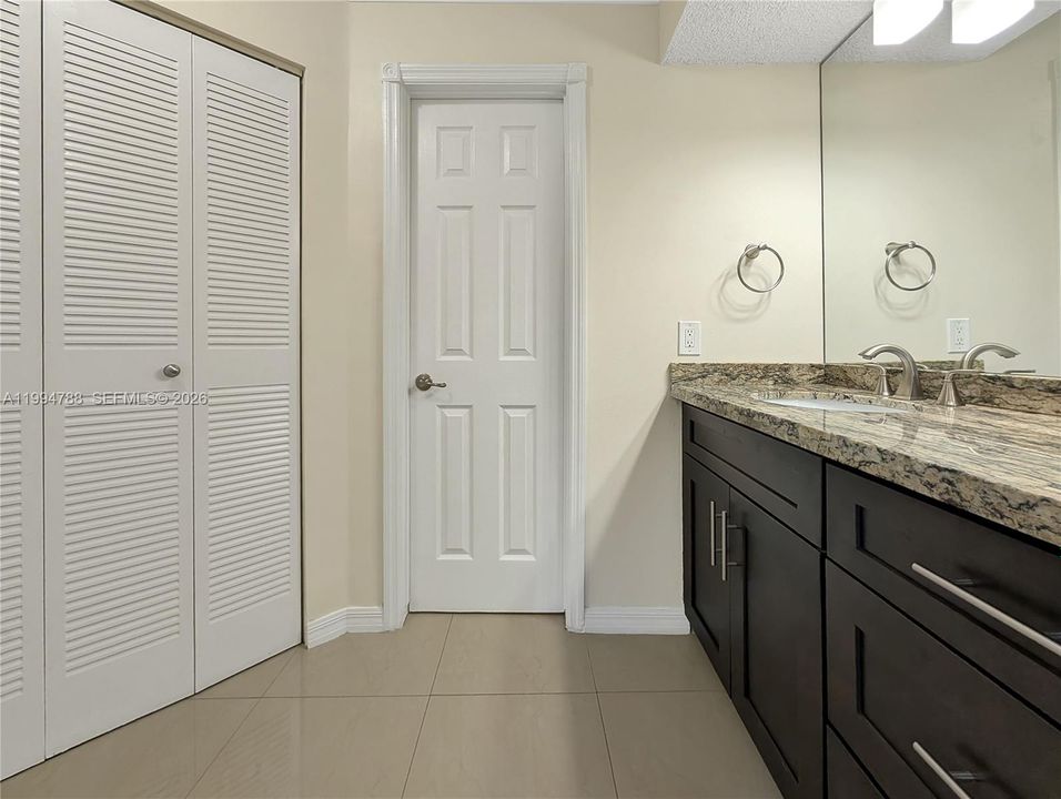 En Venta: $229,500 (2 camas, 2 baños, 950 Pies cuadrados)