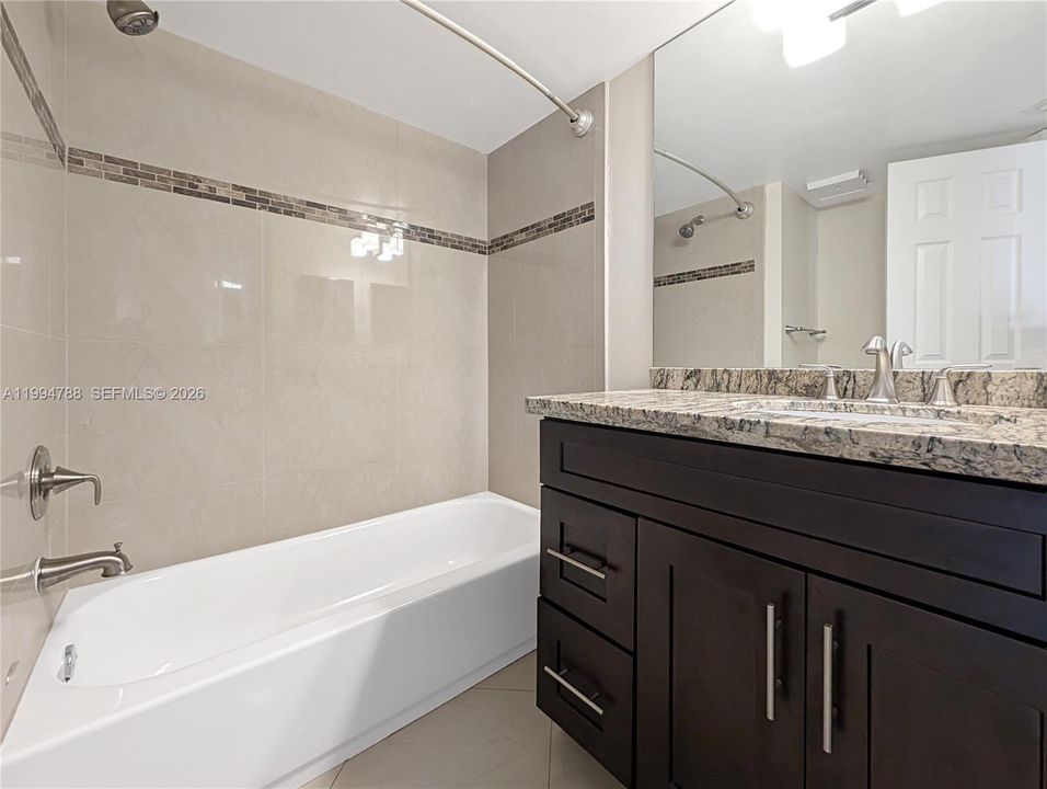 En Venta: $229,500 (2 camas, 2 baños, 950 Pies cuadrados)