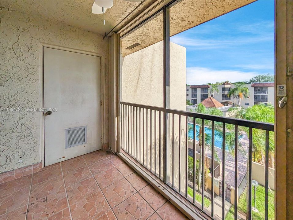 En Venta: $229,500 (2 camas, 2 baños, 950 Pies cuadrados)