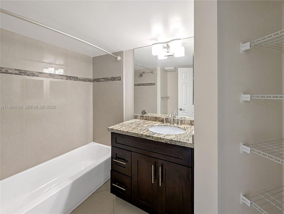 En Venta: $229,500 (2 camas, 2 baños, 950 Pies cuadrados)