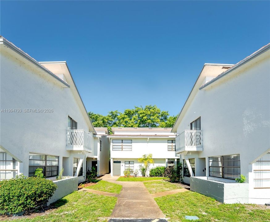 En Venta: $229,900 (2 camas, 2 baños, 1246 Pies cuadrados)