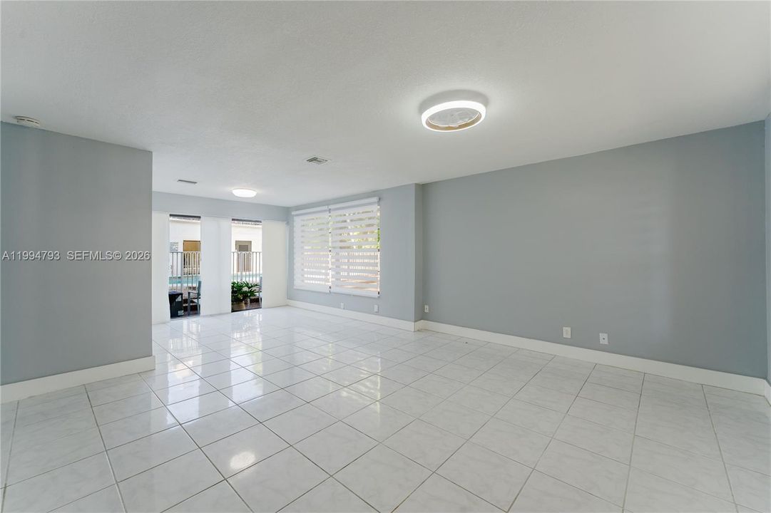 En Venta: $229,900 (2 camas, 2 baños, 1246 Pies cuadrados)