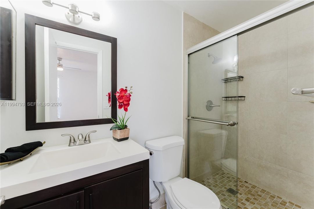 En Venta: $229,900 (2 camas, 2 baños, 1246 Pies cuadrados)