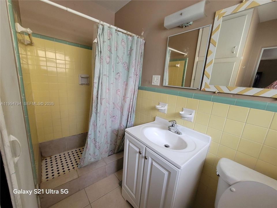 For Rent: $1,475 (1 beds, 1 baths, 2325 Square Feet)