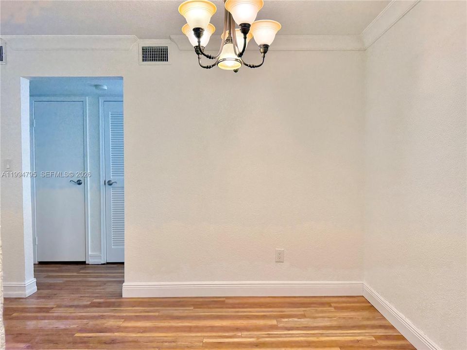 Active With Contract: $175,000 (1 beds, 1 baths, 780 Square Feet)