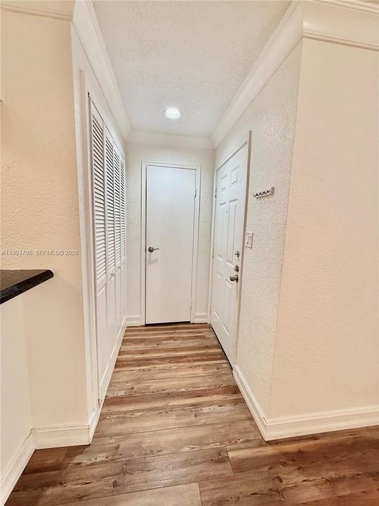 Active With Contract: $175,000 (1 beds, 1 baths, 780 Square Feet)