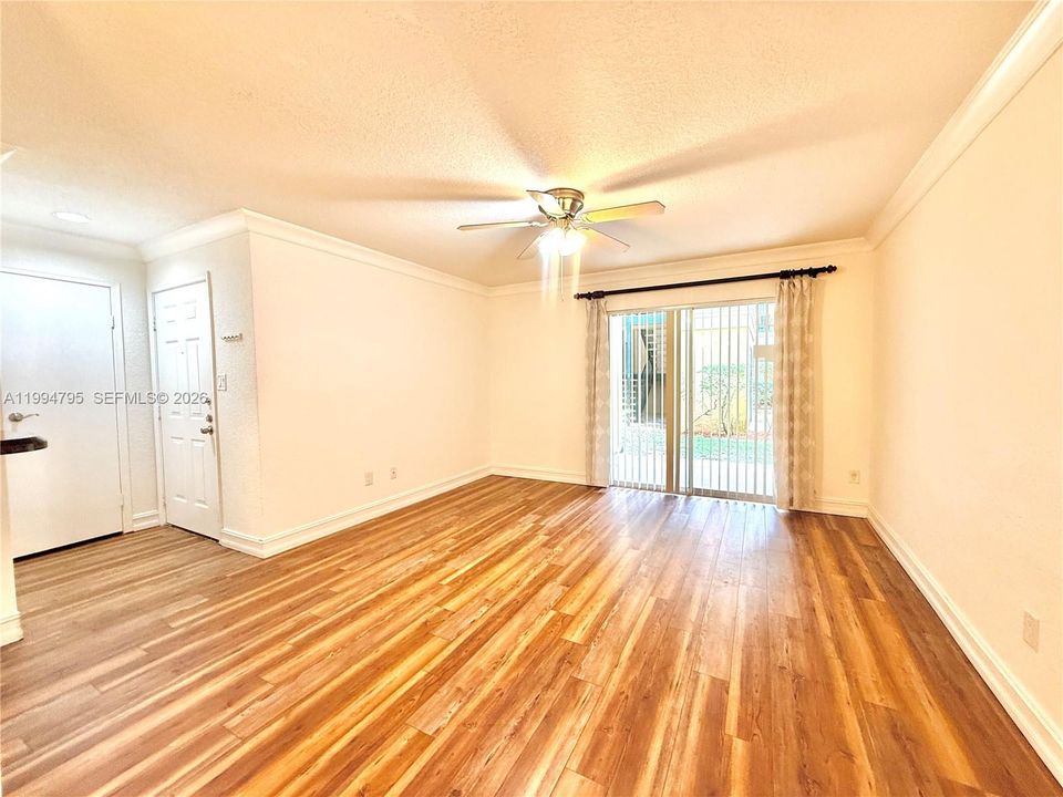 Active With Contract: $175,000 (1 beds, 1 baths, 780 Square Feet)