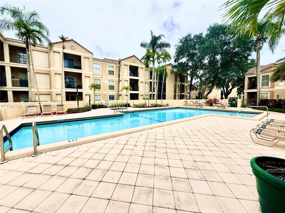 Active With Contract: $175,000 (1 beds, 1 baths, 780 Square Feet)