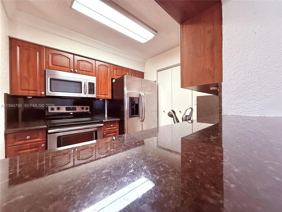 Active With Contract: $175,000 (1 beds, 1 baths, 780 Square Feet)
