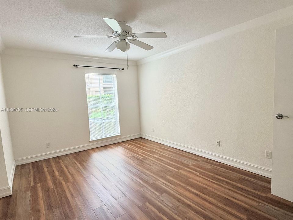 Active With Contract: $175,000 (1 beds, 1 baths, 780 Square Feet)