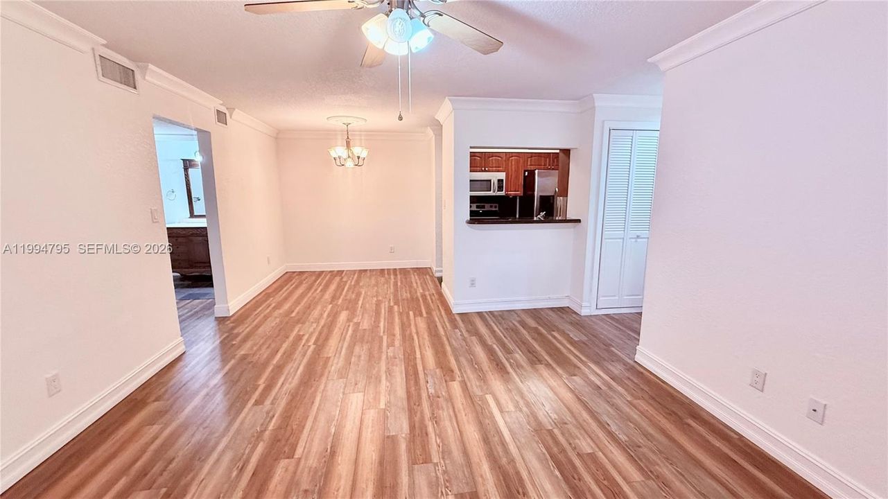 Active With Contract: $175,000 (1 beds, 1 baths, 780 Square Feet)